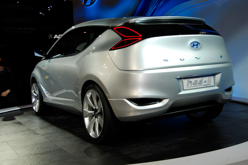 Illustration for article titled Hyundai Nuvis Concept: Hybrid Blue Drive Gives It Wings